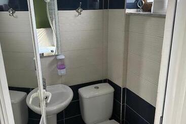 هتل Adrian Agustin Rooms