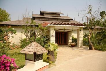 هتل Amata Garden Resort Bagan
