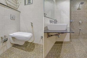 Collection O Hotel Johri Residency
