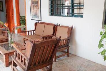 هتل Los Portales Inn