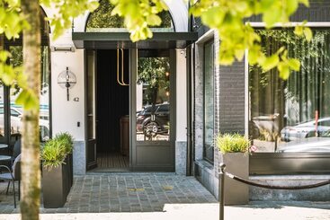 هتل U Eat & Sleep Antwerp