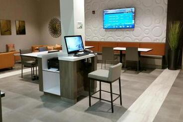 هتل Wingate By Wyndham Dieppe Moncton