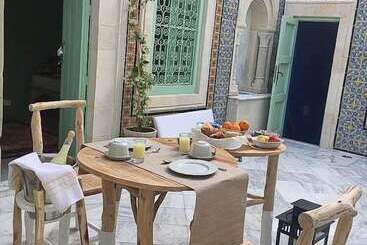 تختخواب و صبحانه Dar Antonia