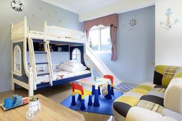 تختخواب و صبحانه Love Fun House