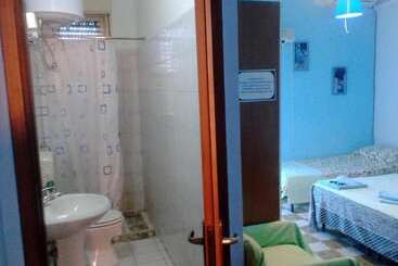 تختخواب و صبحانه Room In Bb Bb Sciddicu Rooms, Lg