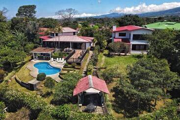 تختخواب و صبحانه Villas Aracari