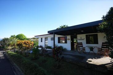 تختخواب و صبحانه Villas Aracari