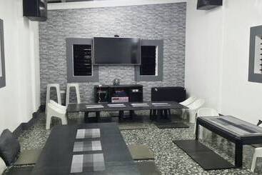 Ervoruto Hostel Makati