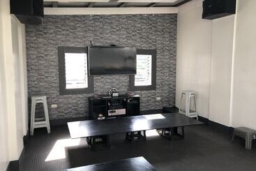 Ervoruto Hostel Makati