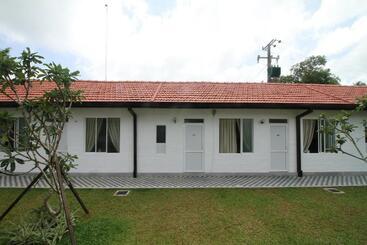 Garden Beach Hotel Kalutara