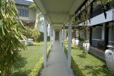 Garden Beach Hotel Kalutara