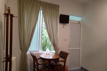 Garden Beach Hotel Kalutara