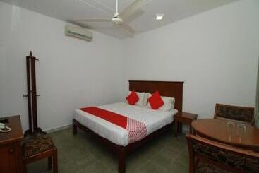 Garden Beach Hotel Kalutara