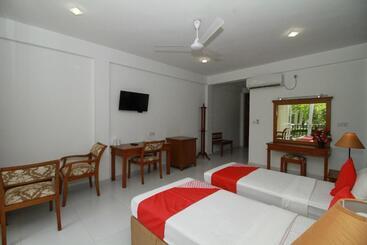 Garden Beach Hotel Kalutara