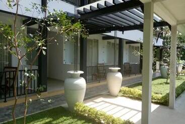Garden Beach Hotel Kalutara