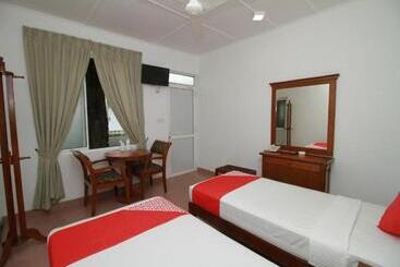 Garden Beach Hotel Kalutara