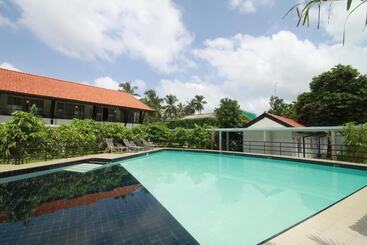 Garden Beach Hotel Kalutara