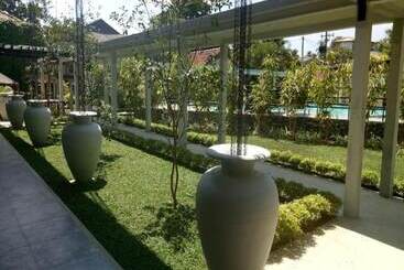 Garden Beach Hotel Kalutara