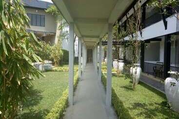 Garden Beach Hotel Kalutara