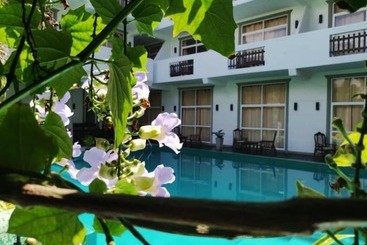 Garden Beach Hotel Kalutara