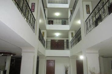هتل Davinci Calarca
