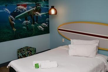 هتل Delphin Surf