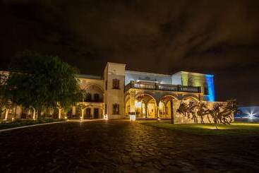 هتل Hacienda Santa Fe