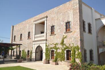 هتل Hacienda Santa Fe