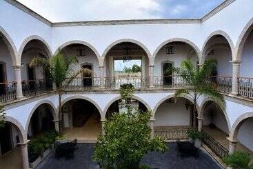 هتل Hacienda Santa Fe