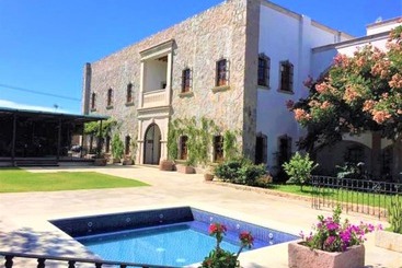 هتل Hacienda Santa Fe