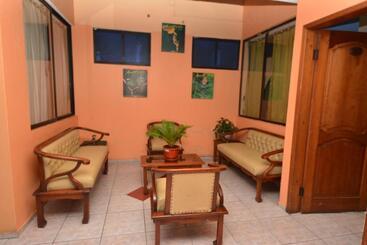 هتل Hostal Puyo