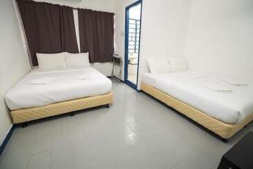هتل The Valai