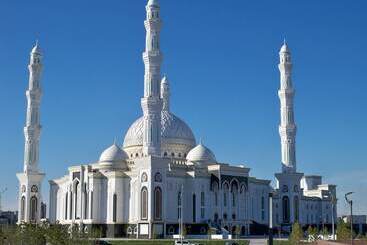 هتل Wyndham Garden Astana