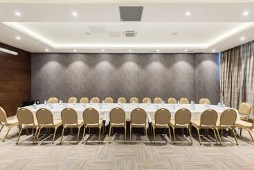 هتل Wyndham Garden Astana