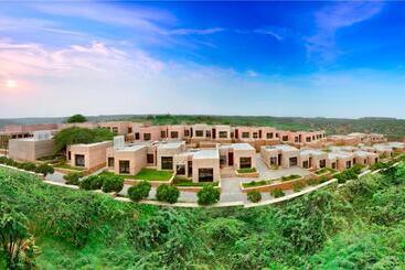 استراحتگاه The Lalit Mangar