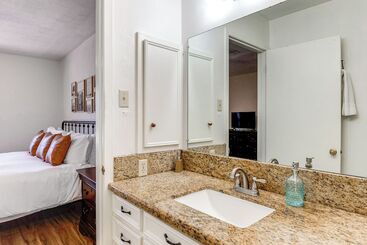 2 Mi To Kyle Field: Bryan Home W/ Fenced Yard