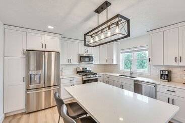 بيت ريفى Charming Middlebury Retreat W/ Patio & Fire Pit