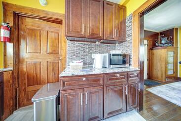 Family Friendly Home: Walk To Lake Erie!