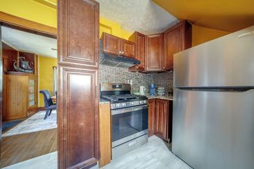 Family Friendly Home: Walk To Lake Erie!