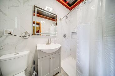 Family Friendly Home: Walk To Lake Erie!