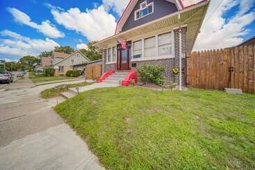 Family Friendly Home: Walk To Lake Erie!
