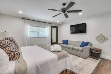 Lutz Home W/ Game Room: 7 Mi To Adventure Island!