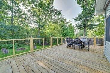 Quiet Family Home W/ Yard < 1 Mi To Houghton Lake!