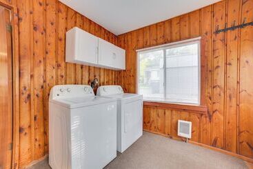 Quiet Family Home W/ Yard < 1 Mi To Houghton Lake!