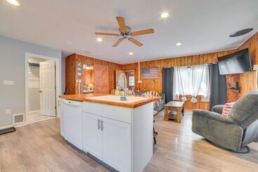 Quiet Family Home W/ Yard < 1 Mi To Houghton Lake!