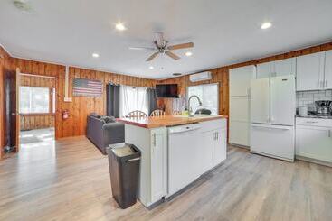 Quiet Family Home W/ Yard < 1 Mi To Houghton Lake!