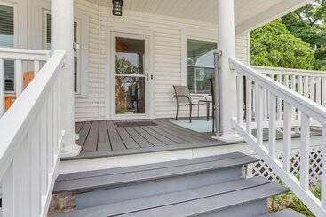 3 Mi To Cedar Point: Sunny Sandusky Home W/ Yard