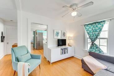 Bright & Mod Bungalow: 2 Mi To Downtown La!