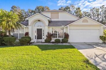 Enchanting House Few Min Away From The Parks 52