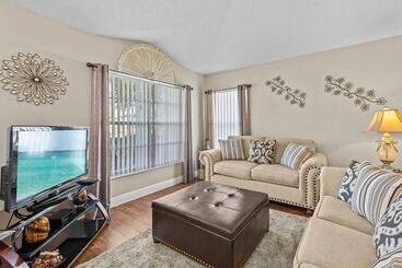 Enchanting House Few Min Away From The Parks 52